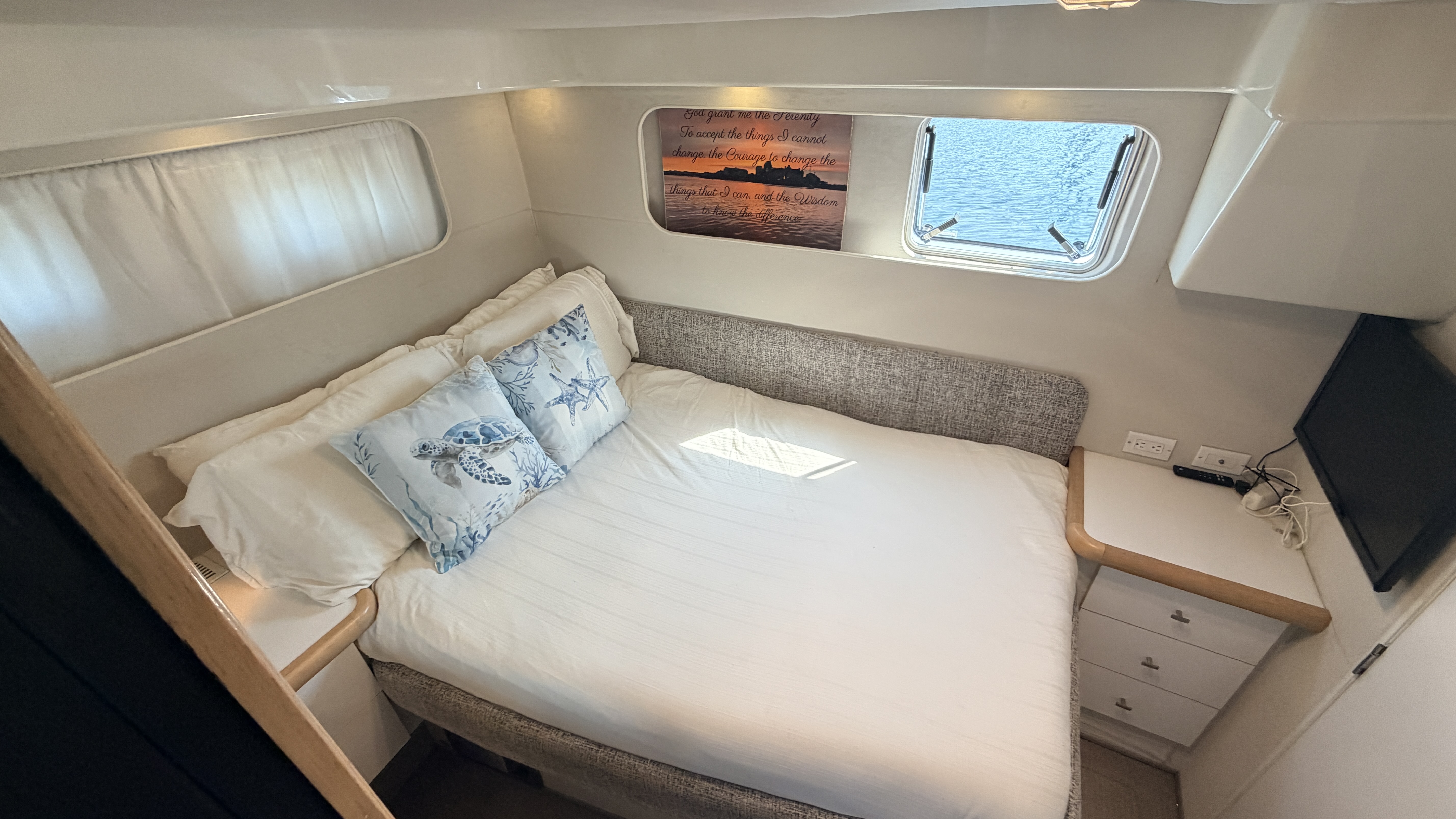 Aft cabin aboard Double Dutch