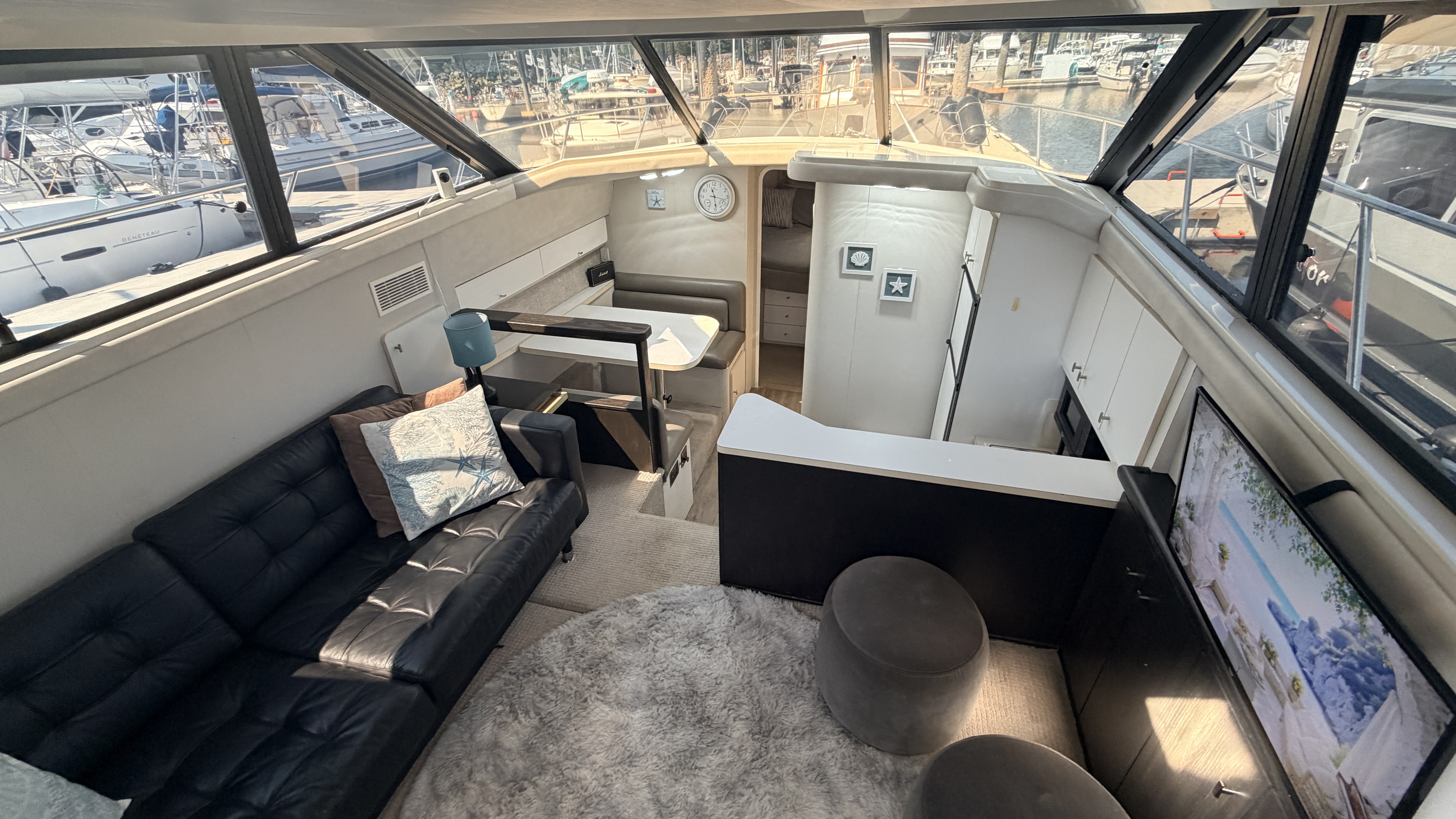 Main salon aboard Double Dutch