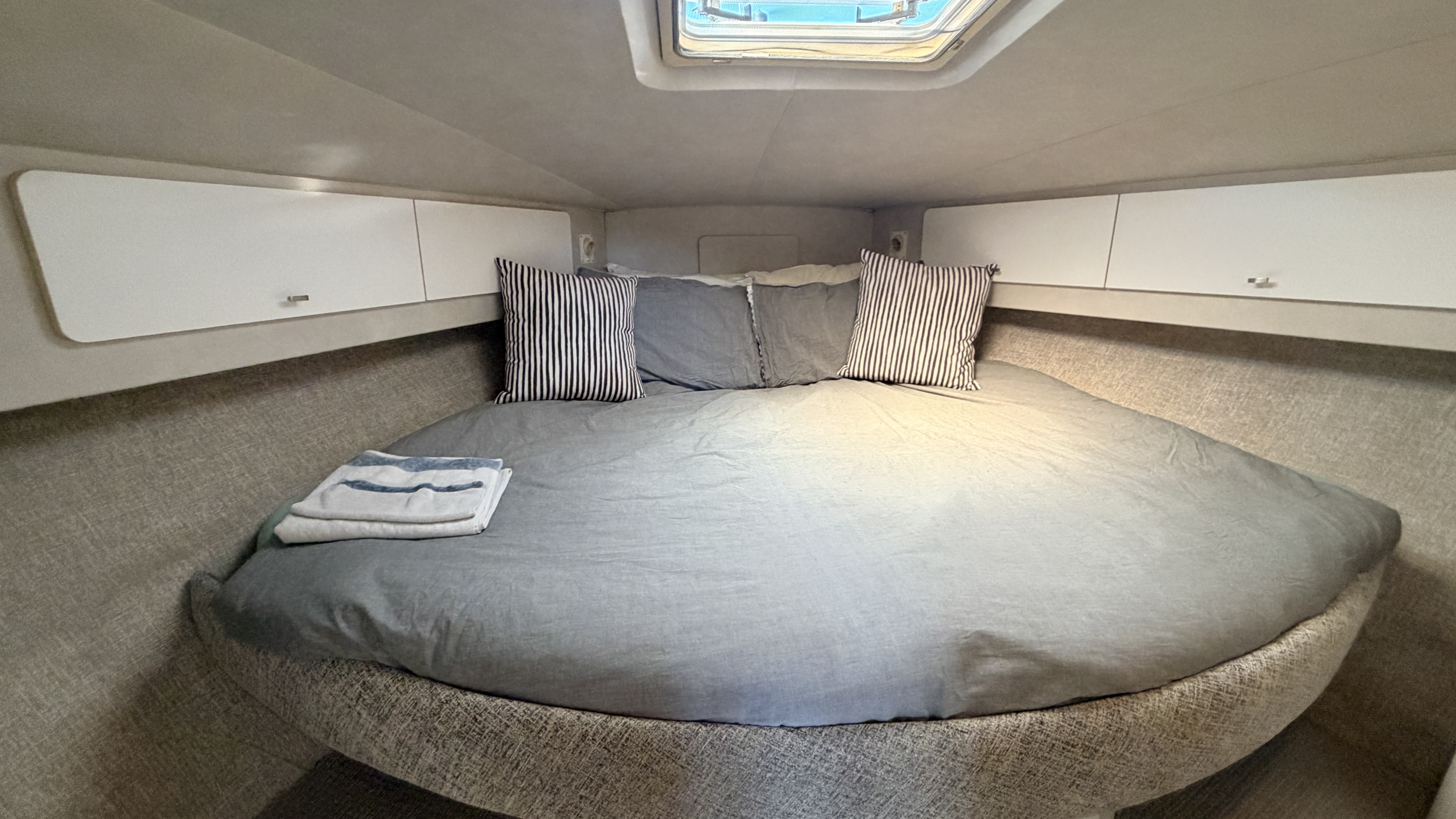 V-berth aboard Double Dutch